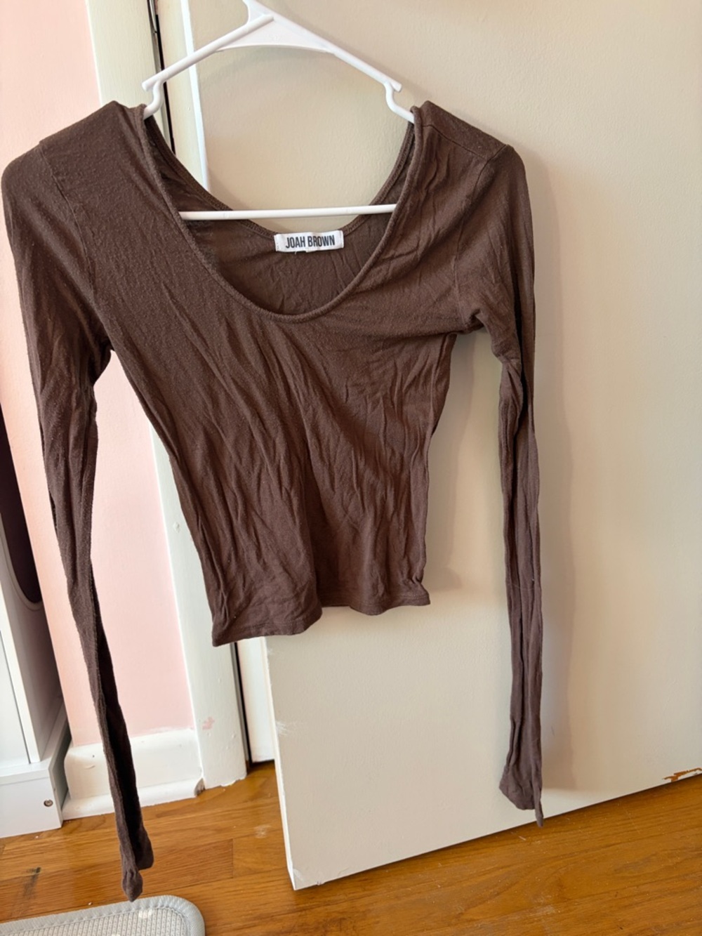 Joah Brown Scoop Neck Long-Sleeve Top in Chocolate Brown